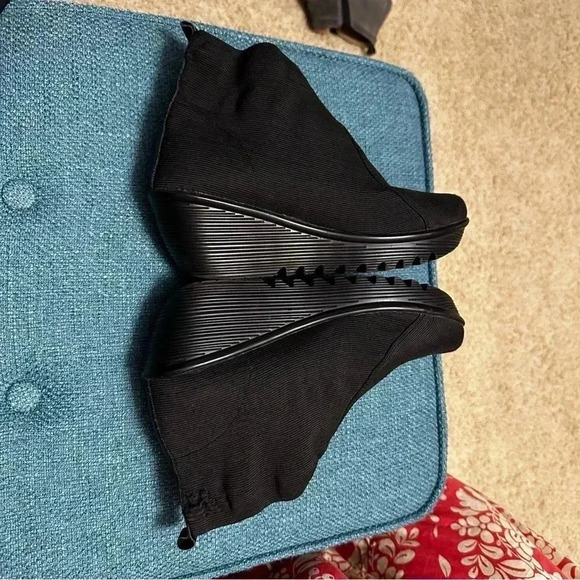 Bernie Mev Slip On Black Shoes with Wedge Heel - Picture 9 of 10